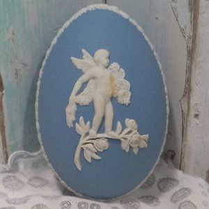 Vintage Wedgewood Cherub Egg Trinket Box